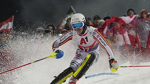 Linus Straßer beim Nachtslalom in Schladming.