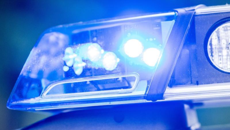 Ein Blaulicht an einer Polizeistreife. Foto: Lino Mirgeler/dpa/Symbolbild Ein Blaulicht an einer Polizeistreife. Foto: Lino Mirgeler/dpa/Symbolbild
