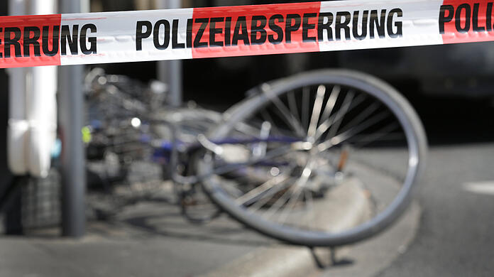 Unfallflucht nach Überholvergang: Die Münchner Verkehrspolizei bittet die Bevölkerung um Hilfe.