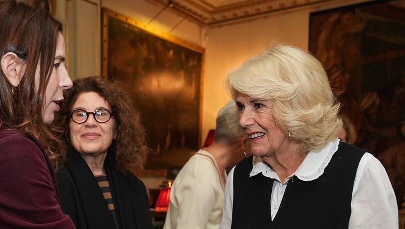 Königin Camilla absolvierte ihren ersten Auftritt nach ihrer Erkrankung bei einem Empfang im Clarence House. Königin Camilla absolvierte ihren ersten Auftritt nach ihrer Erkrankung bei einem Empfang im Clarence House.