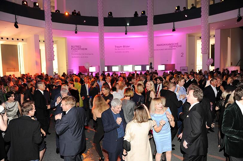 Die Münchner Society traf sich am Samstag in der Pinakothek der Moderne zur Pin-Party.