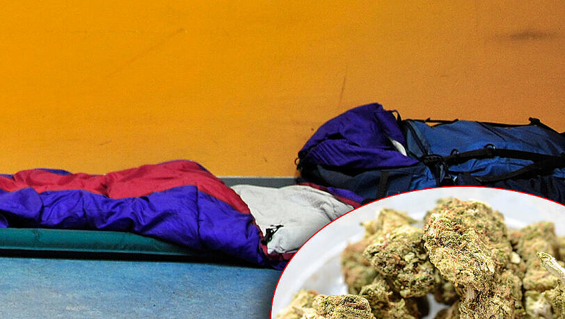 In einem Schlafsack versuchte ein 30-Jähriger über drei Kilo Cannabis nach Deutschland zu schmuggeln. In einem Schlafsack versuchte ein 30-Jähriger über drei Kilo Cannabis nach Deutschland zu schmuggeln.