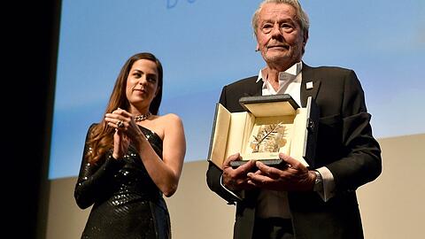Ein großer, später Auftritt: 2019 erhielt Delon, hier mit seiner Tochter Anouchka, in Cannes die Goldene Palme für sein Lebenswerk.