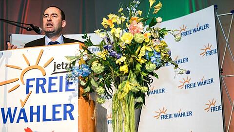 Er ist der alte und der neue Chef der Freien Wähler: Hubert Aiwanger. Im fränkischen Geiselwind wurde er im Amt bestätigt.