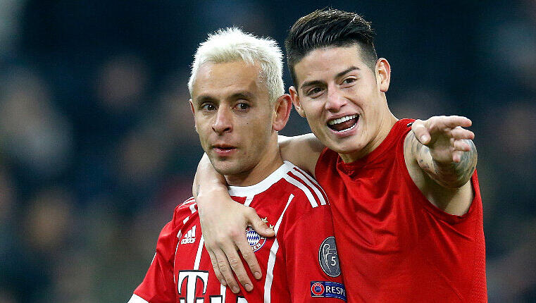 Verstehen sich gut: James Rodríguez und sein Teamkollege Rafinha (links). Verstehen sich gut: James Rodríguez und sein Teamkollege Rafinha (links).