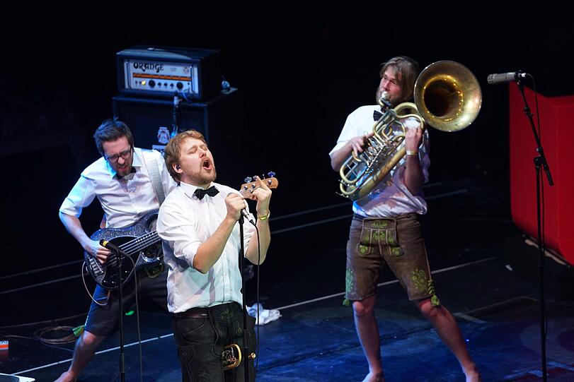 LaBrassBanda bei AZ Gala