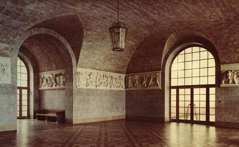 Erhalten: Das von Ludwig von Schwanthaler 1829 erschaffene Relieffries (Geschichte des Bacchus) hängt nun im Bundesbankgebäude, das in der NS-Zeit zu bauen angefangen und erst 1951 fertig wurde.