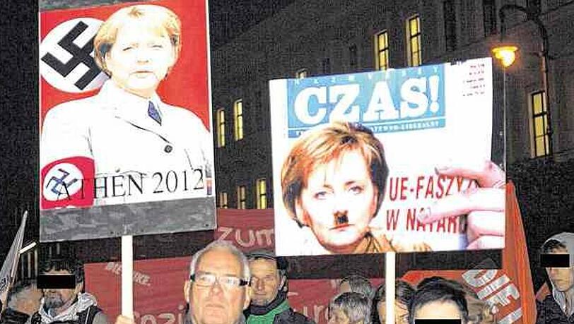 Günter Wangerin auf der Demo: Für das Merkel-Plakat muss er 3000 Euro zahlen. Günter Wangerin auf der Demo: Für das Merkel-Plakat muss er 3000 Euro zahlen.