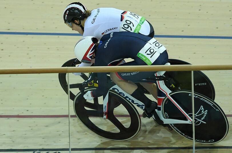 Kristina Vogel gewann den Sprint gegen die Britin und holte Gold.