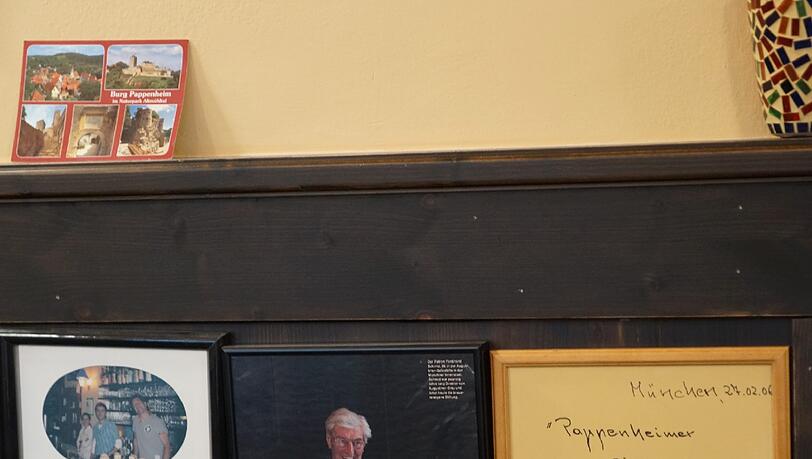 Ein Bild von Ferdinand Schmid hängt seit Jahren am Stammtisch der Burg Pappenheim. Ein Bild von Ferdinand Schmid hängt seit Jahren am Stammtisch der Burg Pappenheim.