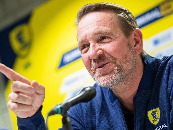 Trainer Martin Schwalb präsentiert sich als Macher und hat das Ziel mit den Löwen alle Spiele zu gewinnen.