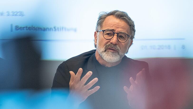 Deutschland sei eine nervöse Demokratie geworden, sagt Wolfgang Merkel zum 75. Geburtstag des Grundgesetzes.