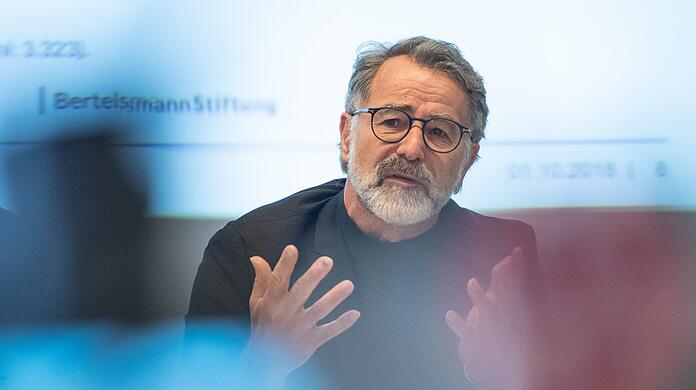 Deutschland sei eine nervöse Demokratie geworden, sagt Wolfgang Merkel zum 75. Geburtstag des Grundgesetzes.