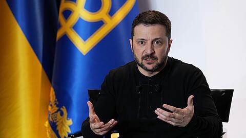 Der ukrainische Präsident Selenskyj wirft Moskau vor, trotz einer anderslautenden Abmachung weiter ukrainische Energieanlagen zu beschießen.