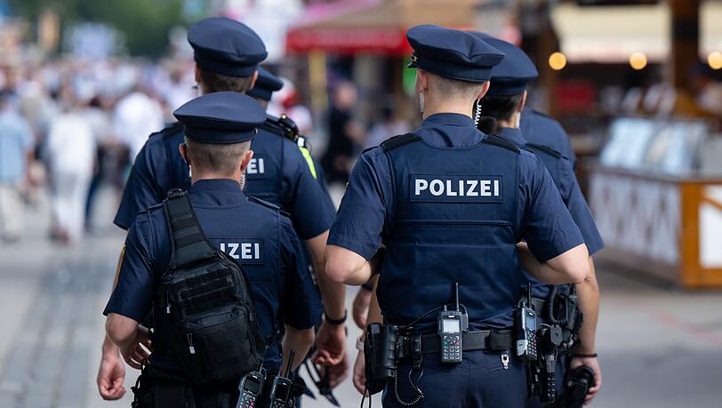 Wie ist die Polizeibilanz nach einer knappen Woche auf dem Münchner Oktoberfest? Das teilte Bayerns Innenminister Joachim Herrmann (CSU) nach seinem Besuch auf der Wiesn-Wache mit.