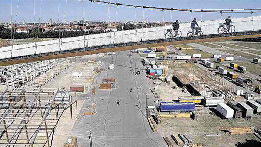 Blanke Fiktion: Eine Brücke über die Wiesn-Baustelle wäre völlig überdimensioniert – und mit 500.000 Euro nicht gerade ein Schnäppchen. Blanke Fiktion: Eine Brücke über die Wiesn-Baustelle wäre völlig überdimensioniert – und mit 500.000 Euro nicht gerade ein Schnäppchen.