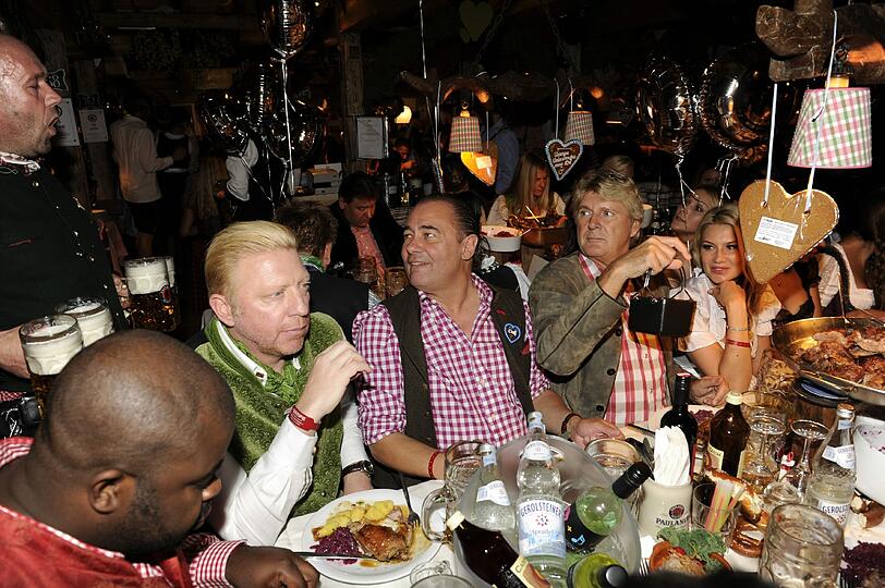 Boris Becker: So feiert die Tennis-Legende auf dem Oktoberfest 2013 mit seiner Familie. Die Bilder...
