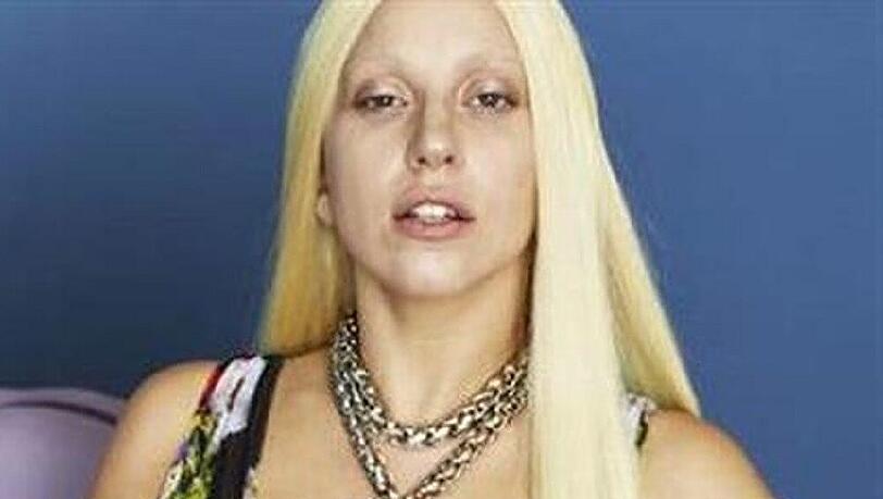 Lady Gaga beim Versace-Shooting - hier einmal ganz ohne Tricks Lady Gaga beim Versace-Shooting - hier einmal ganz ohne Tricks