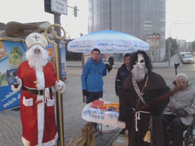 Nikolaus und die CSU auf dem Curt-Mezger-Platz in Milbertshofen.