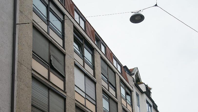 Spuren der Sprengung: Im ganzen Haus – wie hier im Keller – hat die Explosion tiefe Risse aufgerissen. Spuren der Sprengung: Im ganzen Haus – wie hier im Keller – hat die Explosion tiefe Risse aufgerissen.