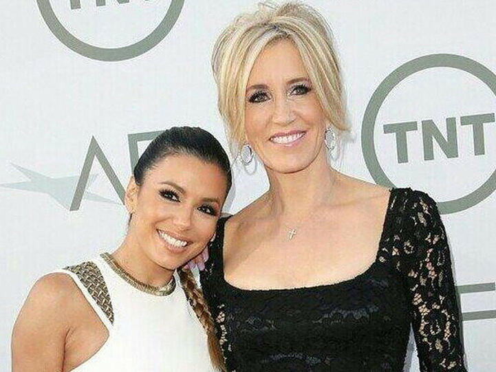 Eva Longoria (links) freut sich über ein Wiedersehen mit Felicity Huffman