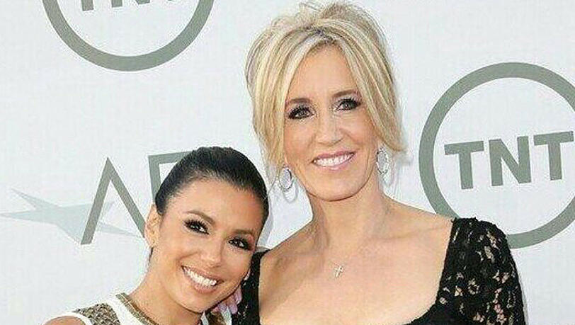 Eva Longoria (links) freut sich über ein Wiedersehen mit Felicity Huffman Eva Longoria (links) freut sich über ein Wiedersehen mit Felicity Huffman