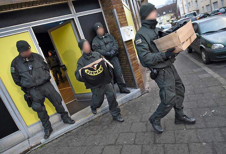 Durchsuchung bei Satudarah MC: Die Razzia fand auch in Bayern statt. Die Bilder...