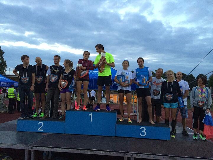 Sommernachtslauf: Die Siegerehrung im Olympiapark.