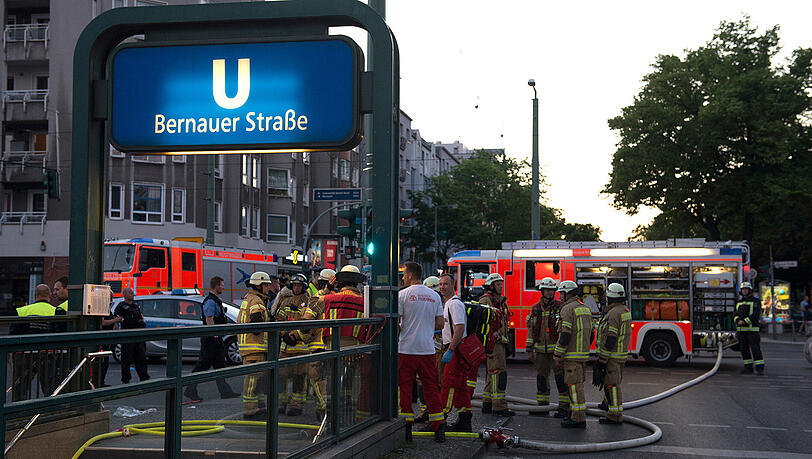 Die Polizei sprach am frühen Samstagmorgen von einem Unfall. Zeugen hätten dies so bestätigt.
