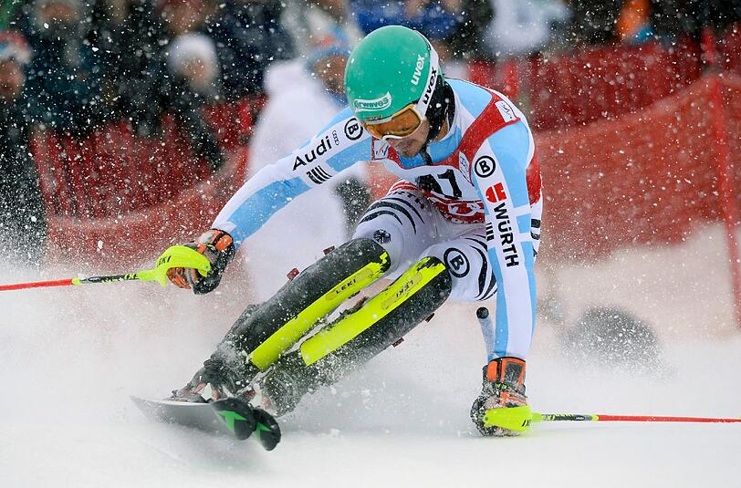 Felix Neureuther sichert sich beim Weltcup-Slalom in Kitzbühl den dritten Rang.