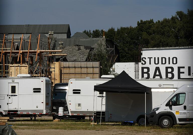 Bei Dreharbeiten ist ein Feuer im Filmstudio Babelsberg ausgebrochen und hat Kulissen zerstört. Es wurden Szenen für den Horror-Streifen "A Cure for Wellness" von US-Regisseur Gore Verbinski ("Fluch der Karibik") gedreht.