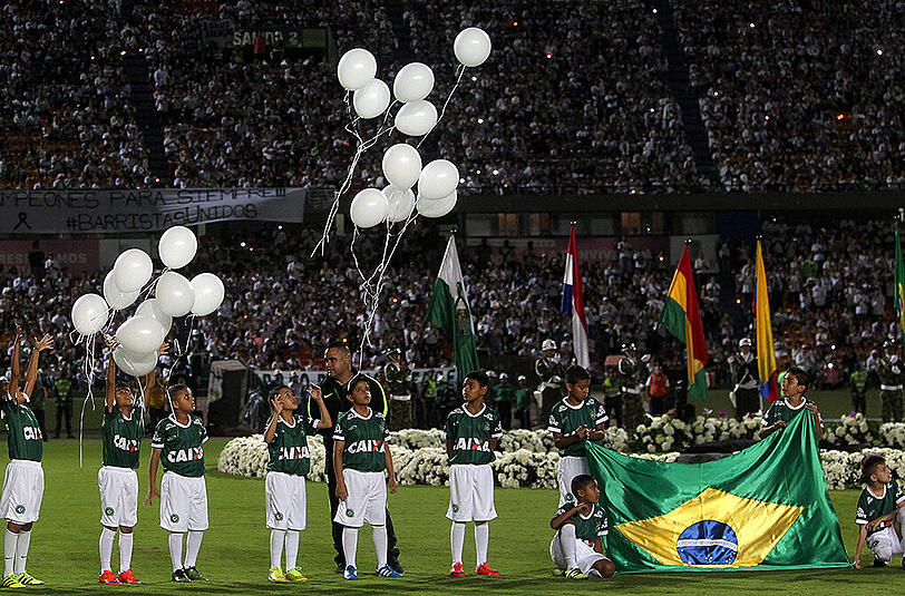 Im Stadion von Chapecoense wird der Opfer des Unglücks gedacht.