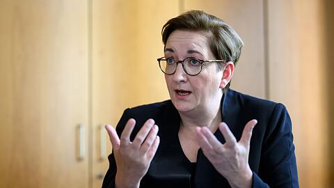 "Wir sollten ein einfaches System entwickeln, das energieeffizientes Bauen, die Nutzung umweltgerechter und recycelter Baumaterialien und flächensparendes Bauen fördert":  Bundesbauministerin Klara Geywitz.