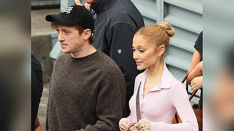 Ethan Slater und Ariana Grande sind seit einem Jahr ein Paar.