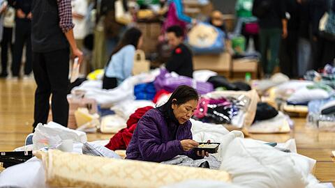 Viele mussten in Notunterk&uuml;nften Schutz suchen.