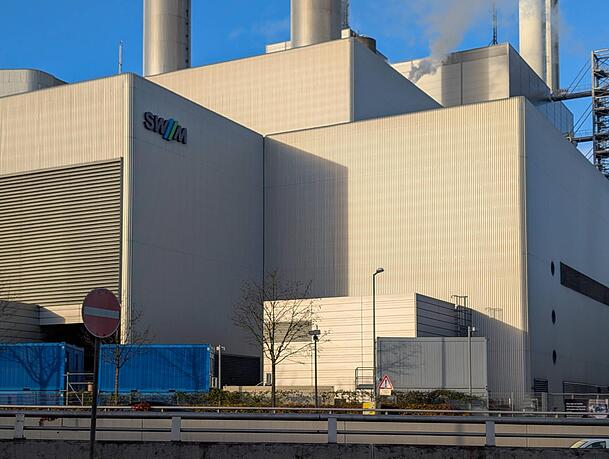 Das Heizkraftwerk S&uuml;d der Stadtwerke M&uuml;nchen in Sendling an der Sch&auml;ftlarnstra&szlig;e. Als Brennstoff wird Erdgas eingesetzt.