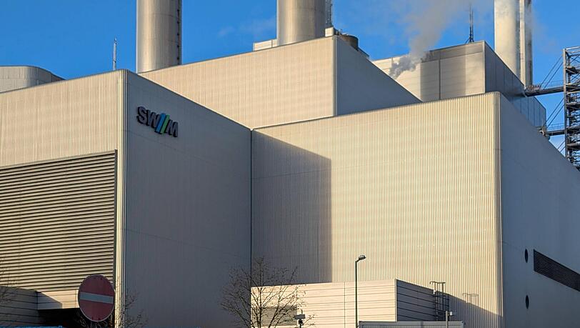Das Heizkraftwerk Süd der Stadtwerke München in Sendling an der Schäftlarnstraße. Als Brennstoff wird Erdgas eingesetzt. Das Heizkraftwerk Süd der Stadtwerke München in Sendling an der Schäftlarnstraße. Als Brennstoff wird Erdgas eingesetzt.