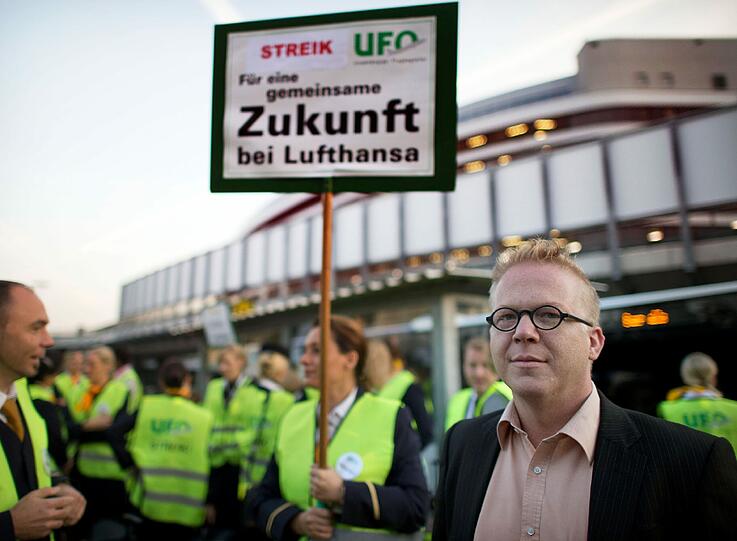 Hier steigt der Chef der UFO, Nicolay Baublies,...