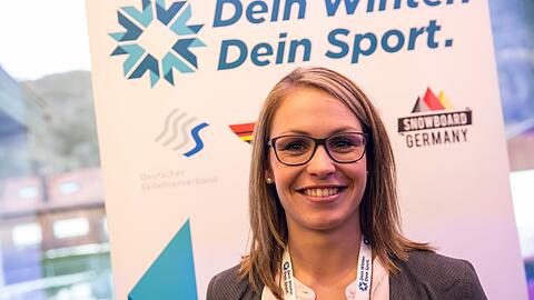 Beginnt ihren neuen Job als TV-Expertin in neuem Look: Magdalena Neuner trägt jetzt Brille.