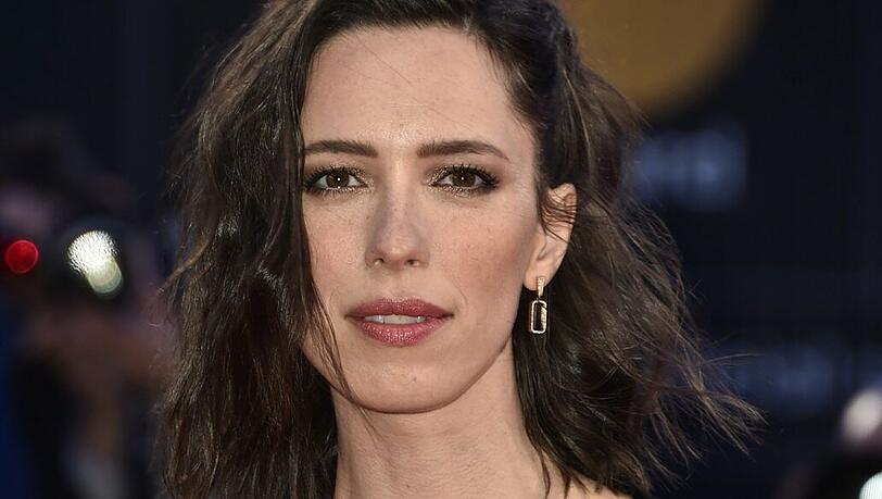 Rebecca Hall bereut offensichtlich ihre Zusammenarbeit mit Regisseur Woody Allen und will nun ihre Gage aus dem neuesten Film, "A Rainy Day in New York", der "Time's Up"-Bewegung spenden.