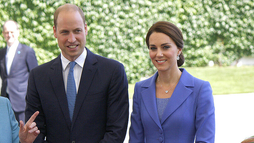 Beim Besuch eines Londoner Corona-Callcenters verschafften sich Prinz William und Kate einen Überblick über die aktuelle Lage