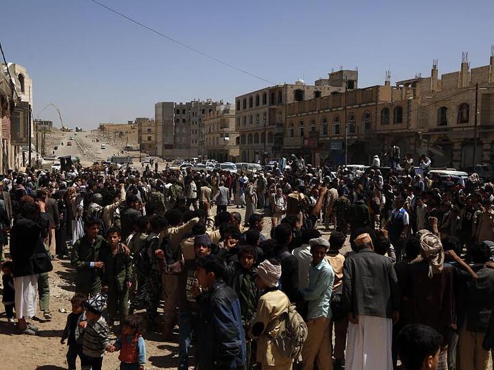 Jemeniten demonstrieren nach einem Luftangriff der von Saudi-Arabien geführten Koalition in Sanaa.