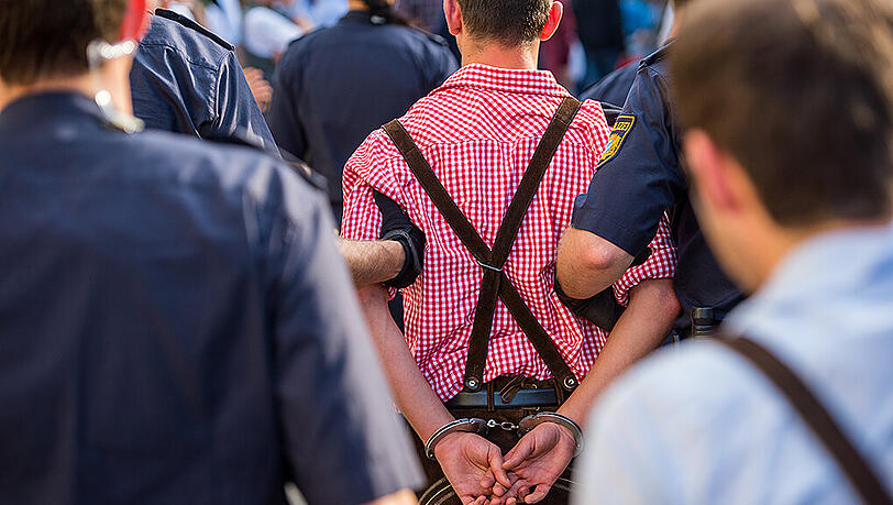 Die Polizei hat einen jungen Mann auf der Wiesn festgenommen. (Symbolbild) Die Polizei hat einen jungen Mann auf der Wiesn festgenommen. (Symbolbild)