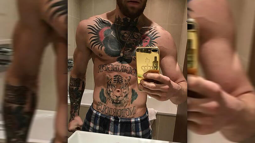 Nicht nur die Muskeln an sich, sondern viel mehr die vielen Tättowierungen sind der Hingucker auf dem Bauch vom Mixe-Martial-Arts-Kämpfer Conor McGregor.