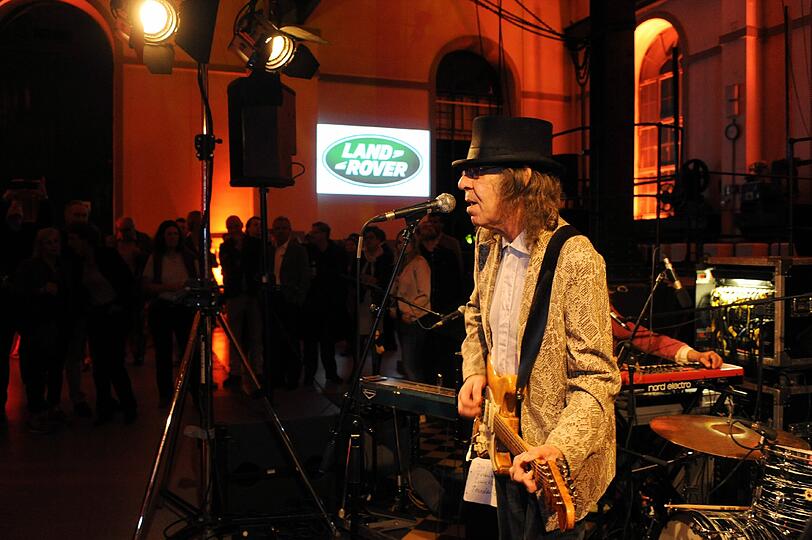 Range Rover Sport-Präsentation im Tivoli Kraftwerk: Gitarren-Genie Nick Woodland in Aktion.