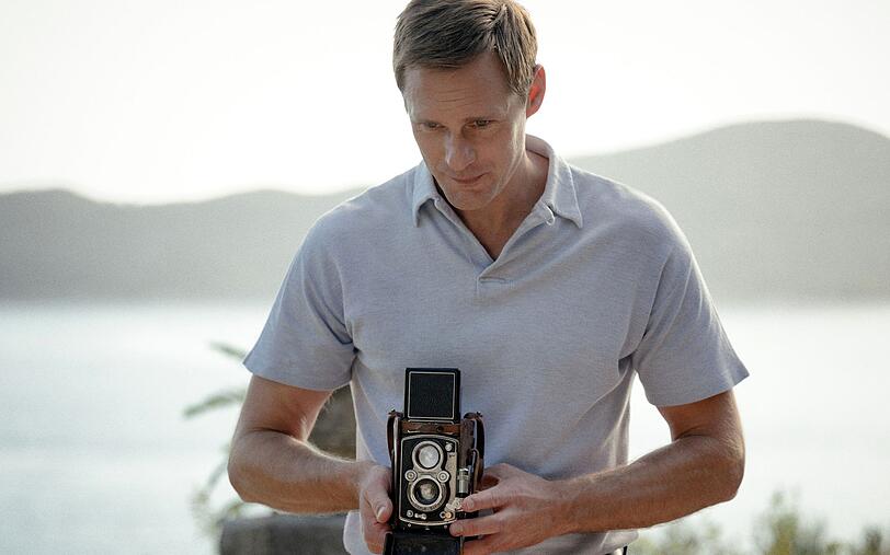 Im prominent besetzten Biopic "Die Fotografin" ergatterte unter anderem auch Alexander Skarsgård eine Nebenrolle (als Künstler und Autor Roland Penrose). Im prominent besetzten Biopic "Die Fotografin" ergatterte unter anderem auch Alexander Skarsgård eine Nebenrolle (als Künstler und Autor Roland Penrose).