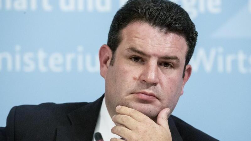 "Ausbildung und Weiterbildung entscheiden über die wirtschaftliche und soziale Zukunft unseres Landes", sagt Arbeitsminister Hubertus Heil. "Ausbildung und Weiterbildung entscheiden über die wirtschaftliche und soziale Zukunft unseres Landes", sagt Arbeitsminister Hubertus Heil.