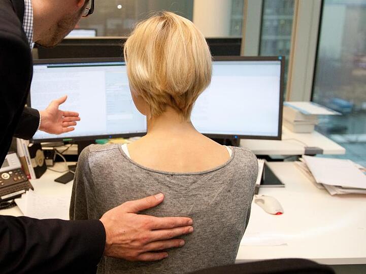 Laut einer repräsentativen Umfrage wurden rund 13 Prozent der Frauen und 5 Prozent der Männer in den vergangen drei Jahren sexuell belästigt.