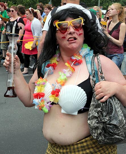 Christopher Street Day in Berlin: Die Bilder von der buntesten Parade der Stadt zum Durchklicken.