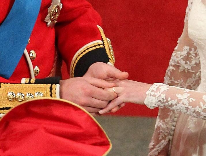 Die Trauung, die Kutschfahrt, der Kuss - die schönsten Bilder von der Traumhochzeit in London.